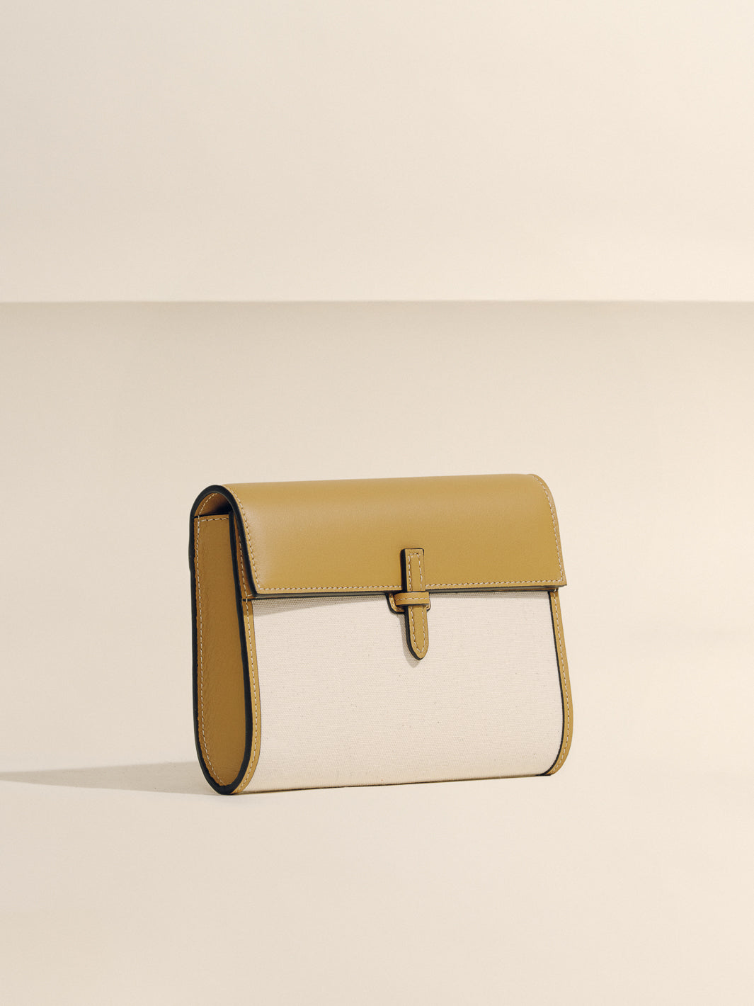 Hunting Season - The Small Soft Clutch in Nappa Canvas Straw