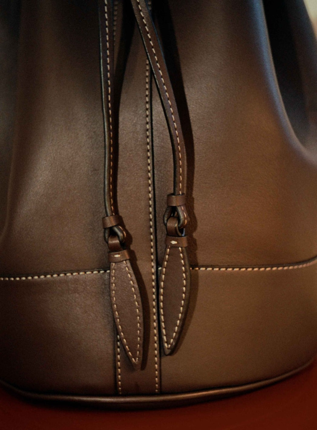 Hunting Season The Extra Large Drawstring in Nappa Leather#color_dark-brown