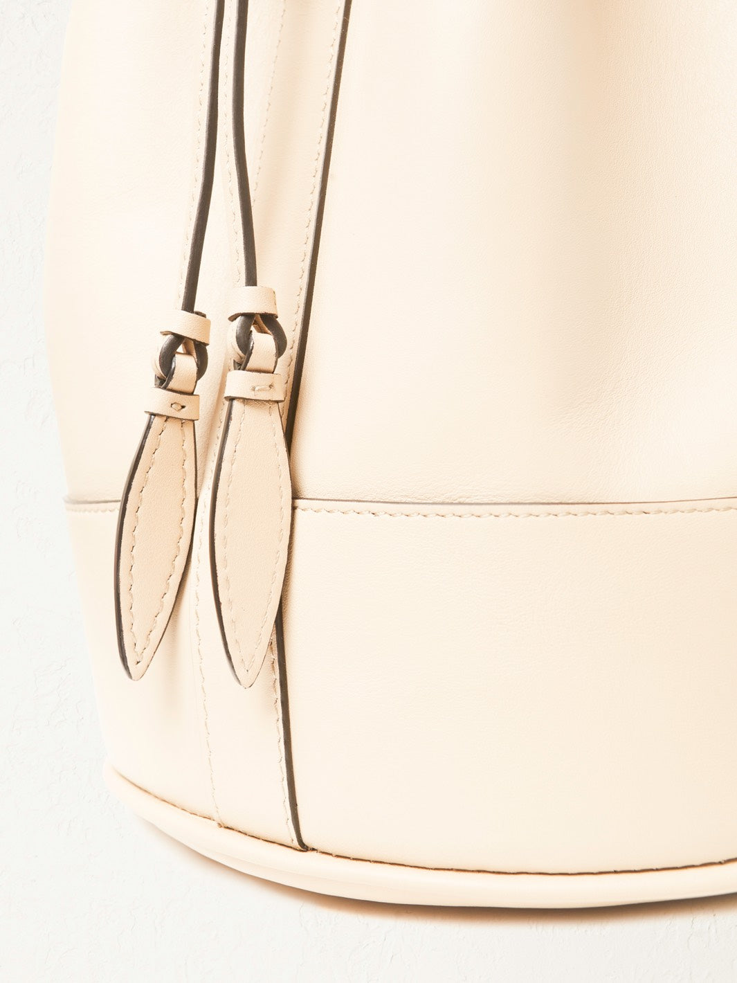 Hunting Season The Extra Large Drawstring in Nappa Leather#color_oyster