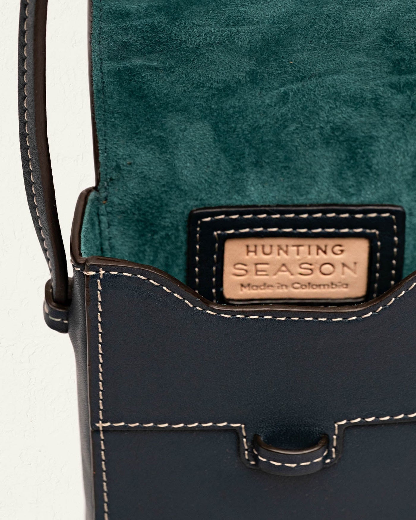 Hunting Season The Crossbody Pouch in Nappa#color_teal
