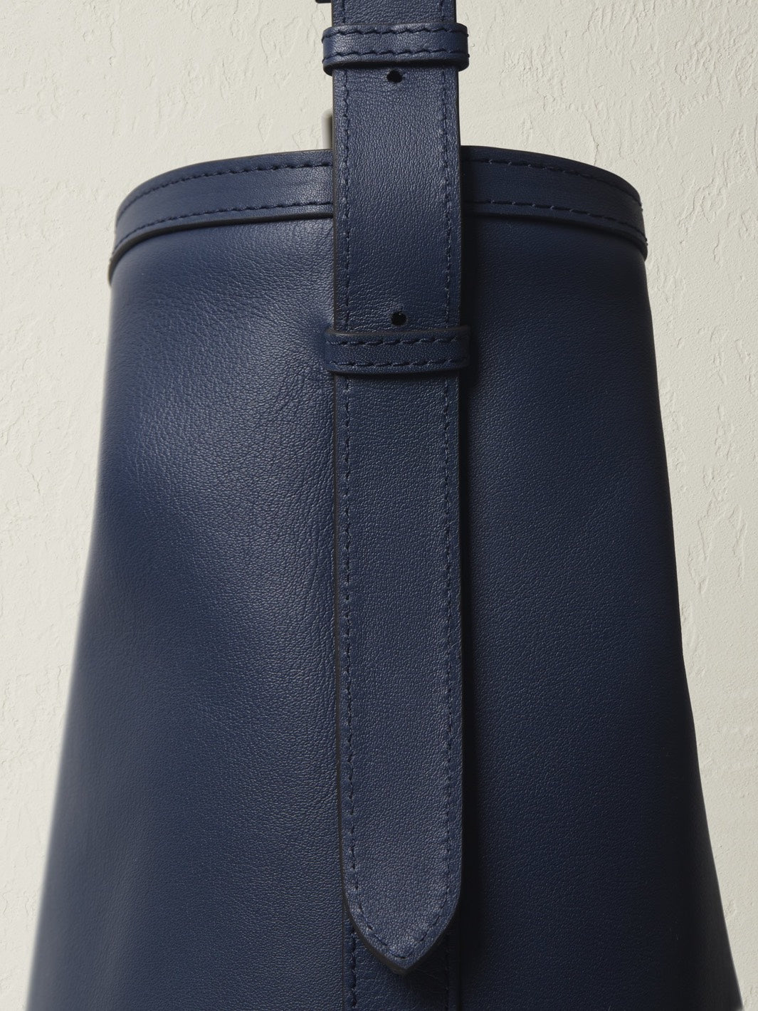 Hunting Season The Hobo in Nappa Leather#color_navy